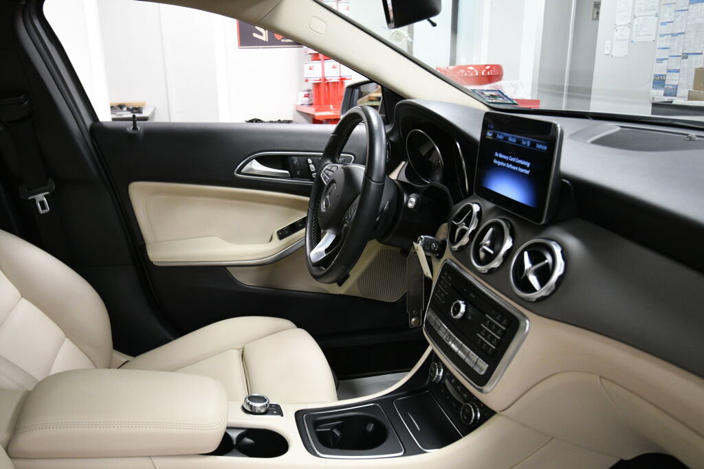 Used 2019 Mercedes-Benz GLA 250 4MATIC image 30