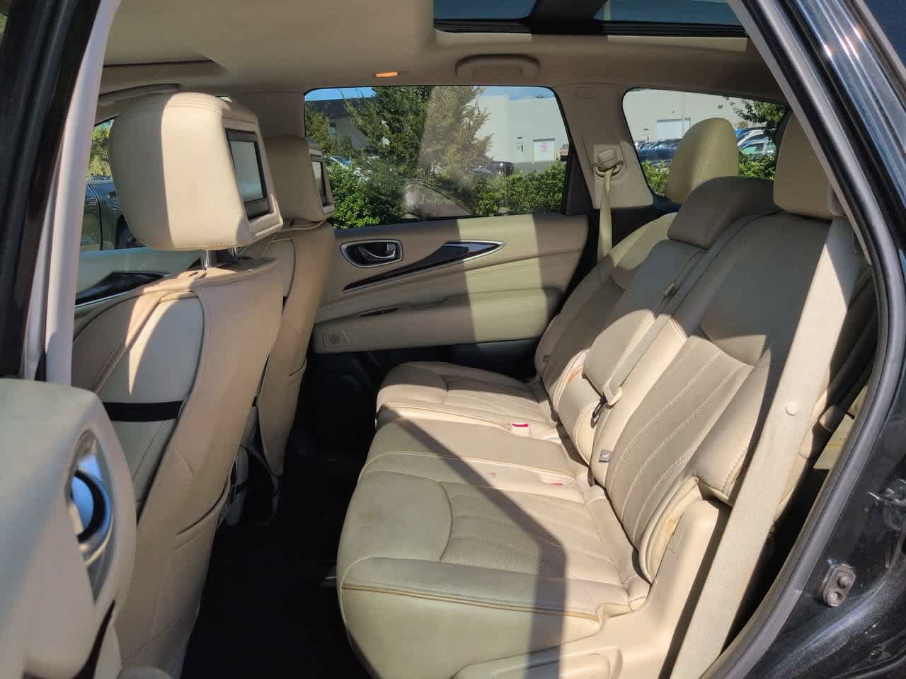 Used 2015 INFINITI QX60 FWD w/ Deluxe Touring Package image 14