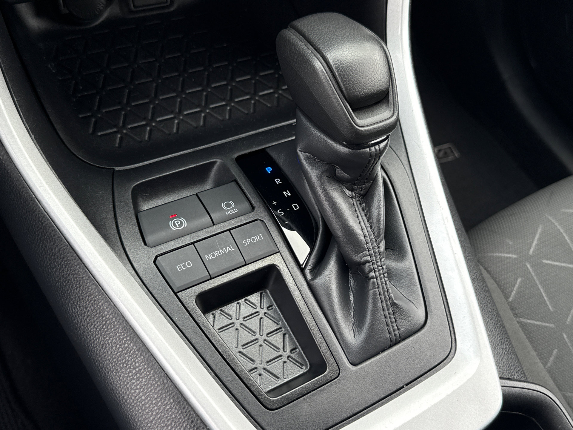 Certified 2024 Toyota RAV4 XLE FWD image 28