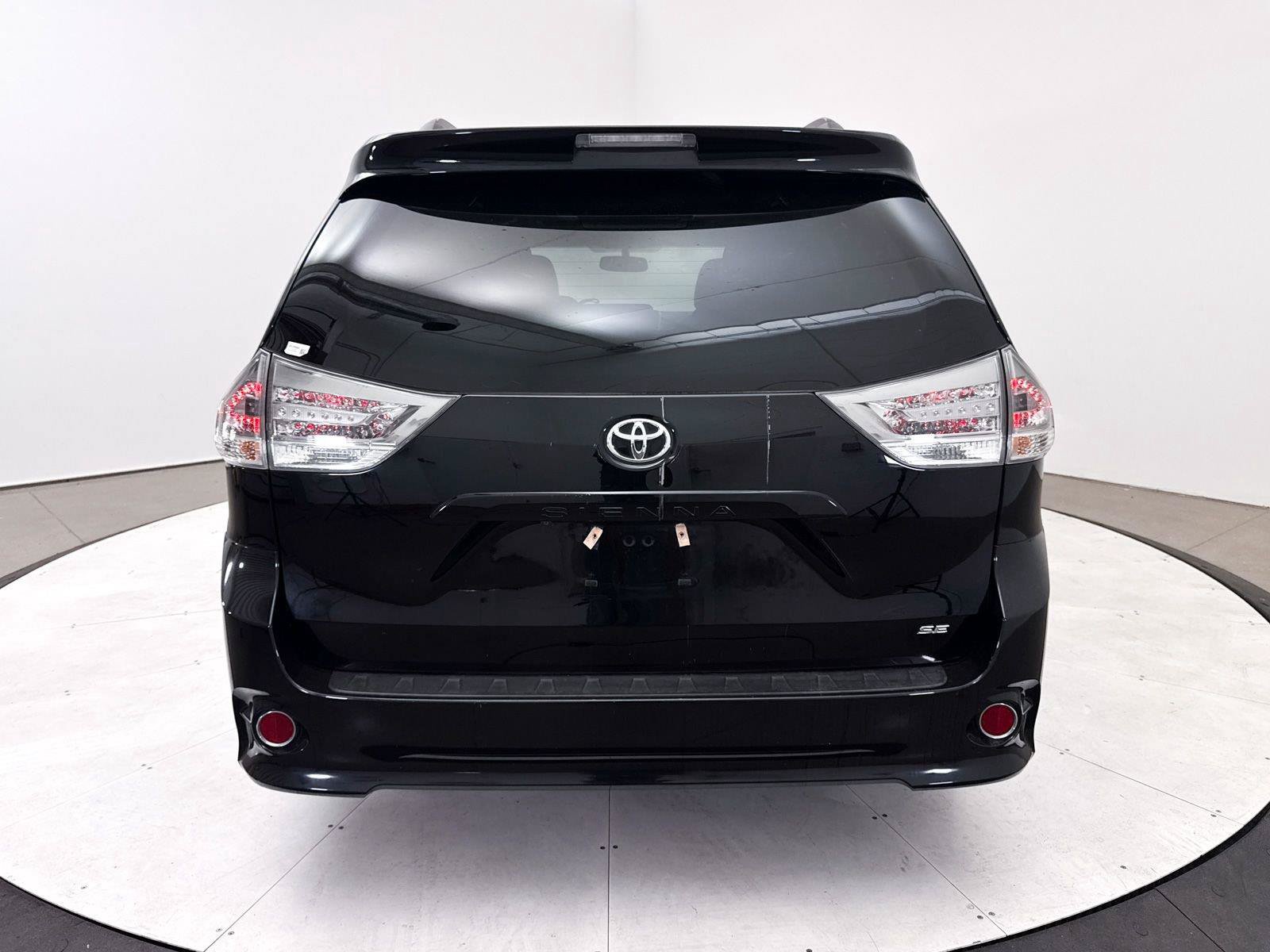 Used 2017 Toyota Sienna SE Premium FWD image 13