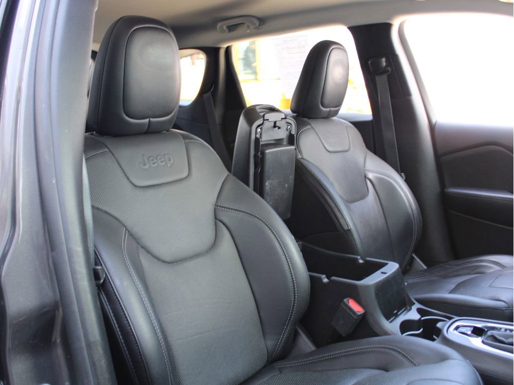 Used 2019 Jeep Cherokee Limited w/ Luxury Group image 26