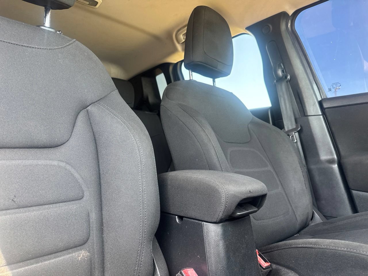 Used 2019 Jeep Renegade Latitude FWD image 26