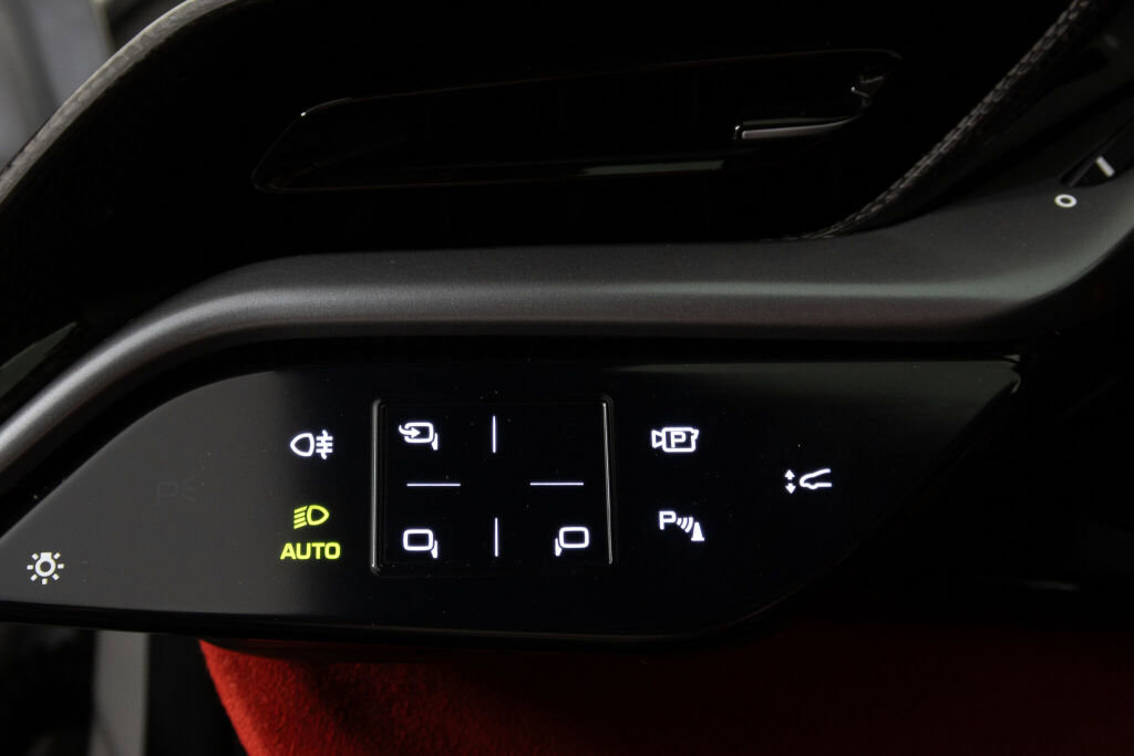 Used 2023 Ferrari SF90 Stradale image 33