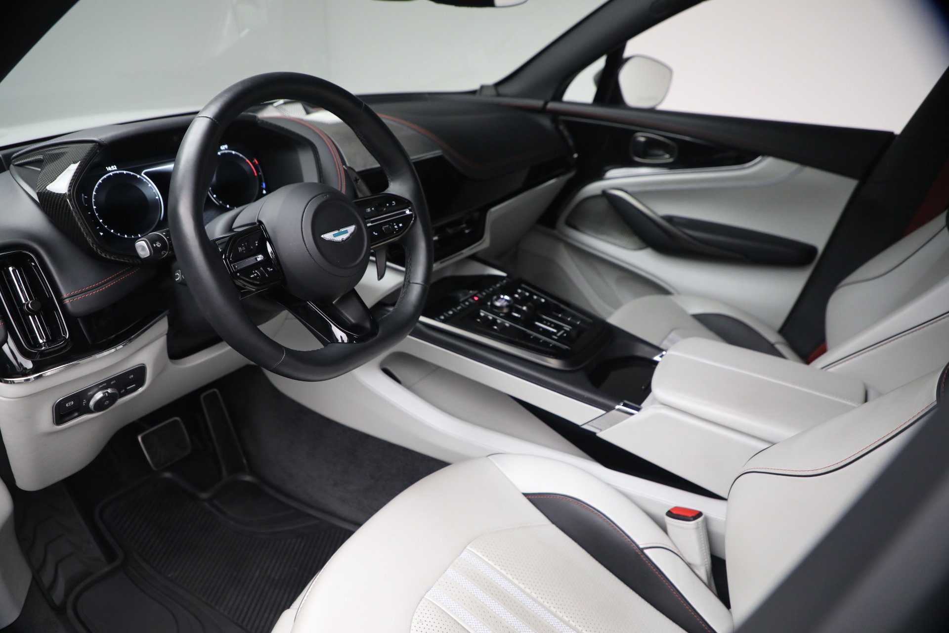 Used 2025 Aston Martin DBX 707 image 13