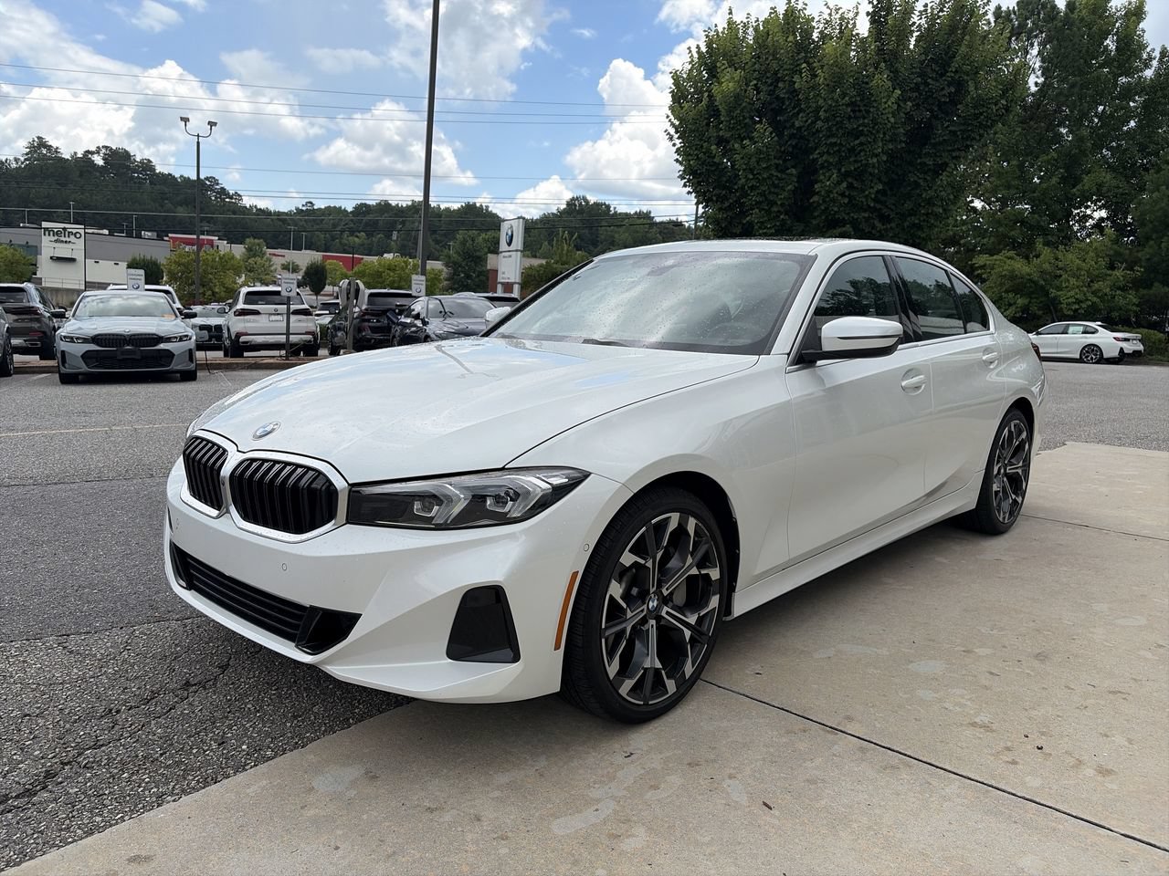 Used 2025 BMW 330i Sedan RWD image 4