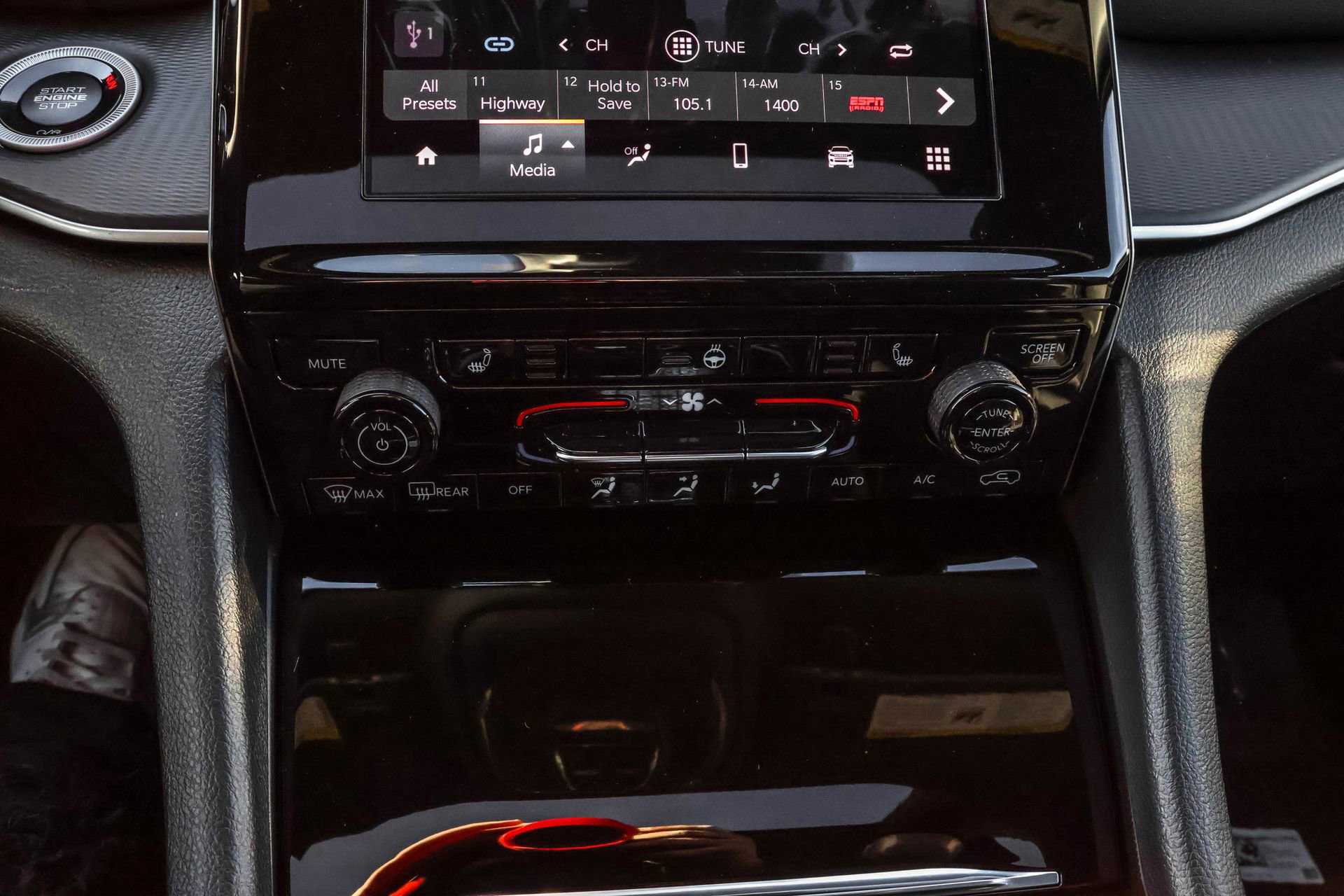 New 2025 Jeep Grand Cherokee Altitude image 21