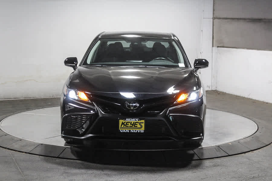 Used 2023 Toyota Camry SE FWD image 2