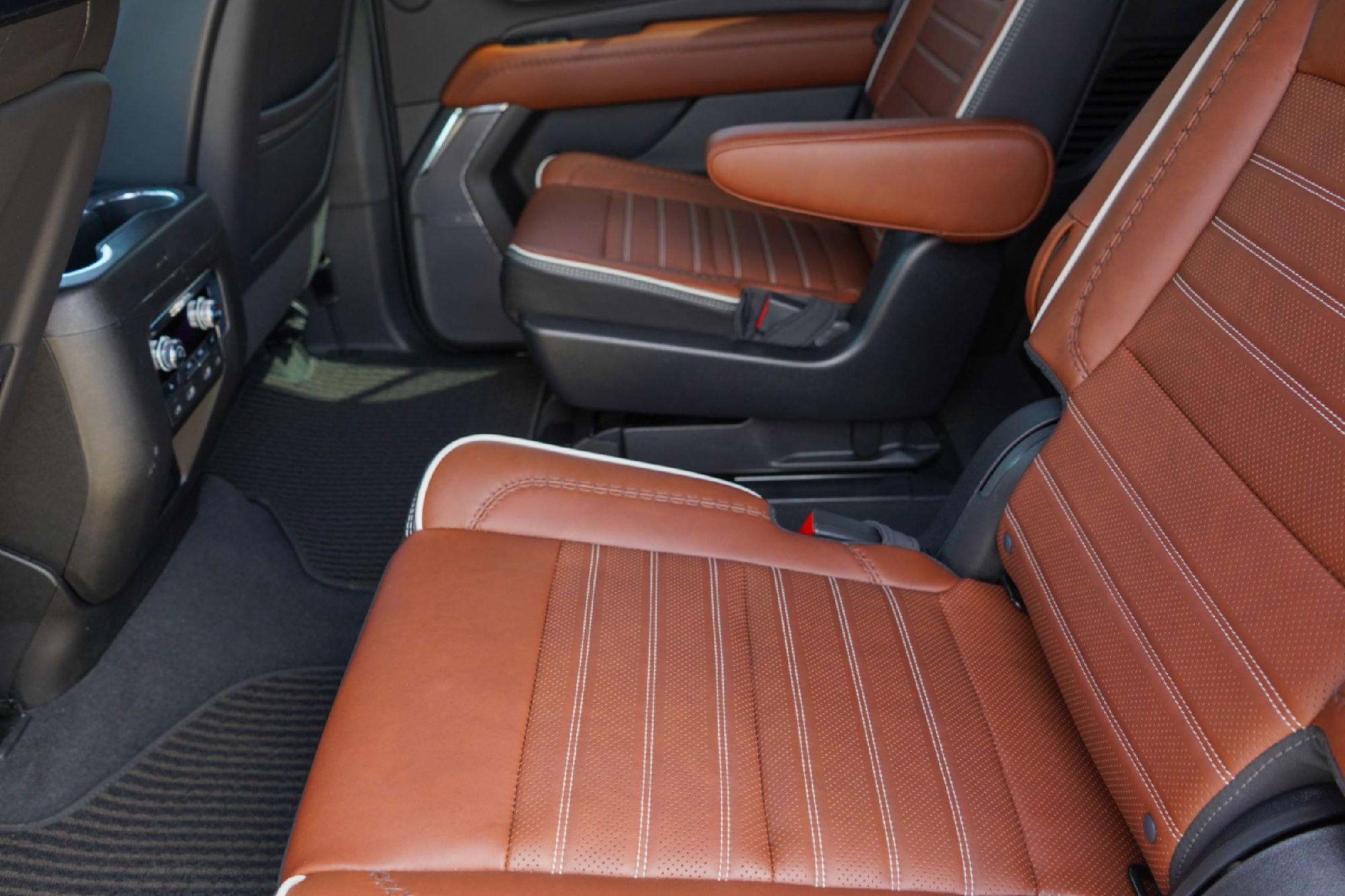 Used 2023 GMC Yukon Denali Ultimate AWD/4WD image 23