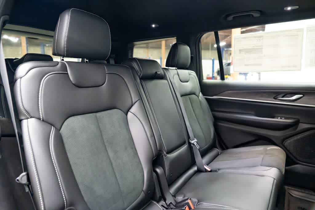 New 2026 Jeep Grand Cherokee L 4WD image 33