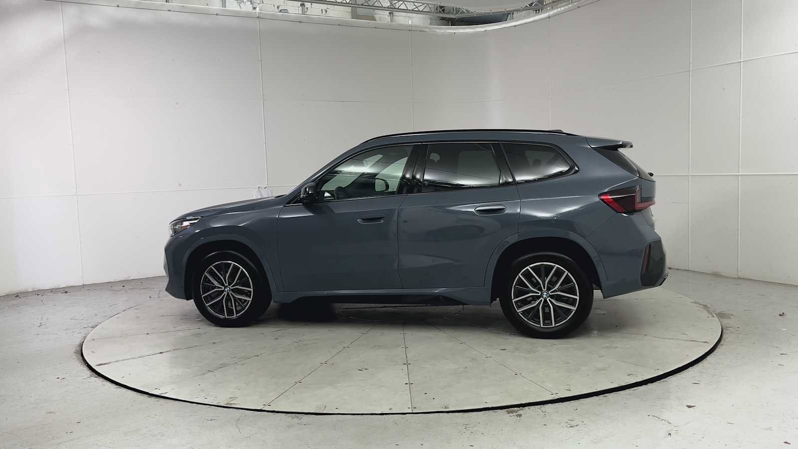 Used 2023 BMW X1 xDrive28i w/ Premium Package image 4