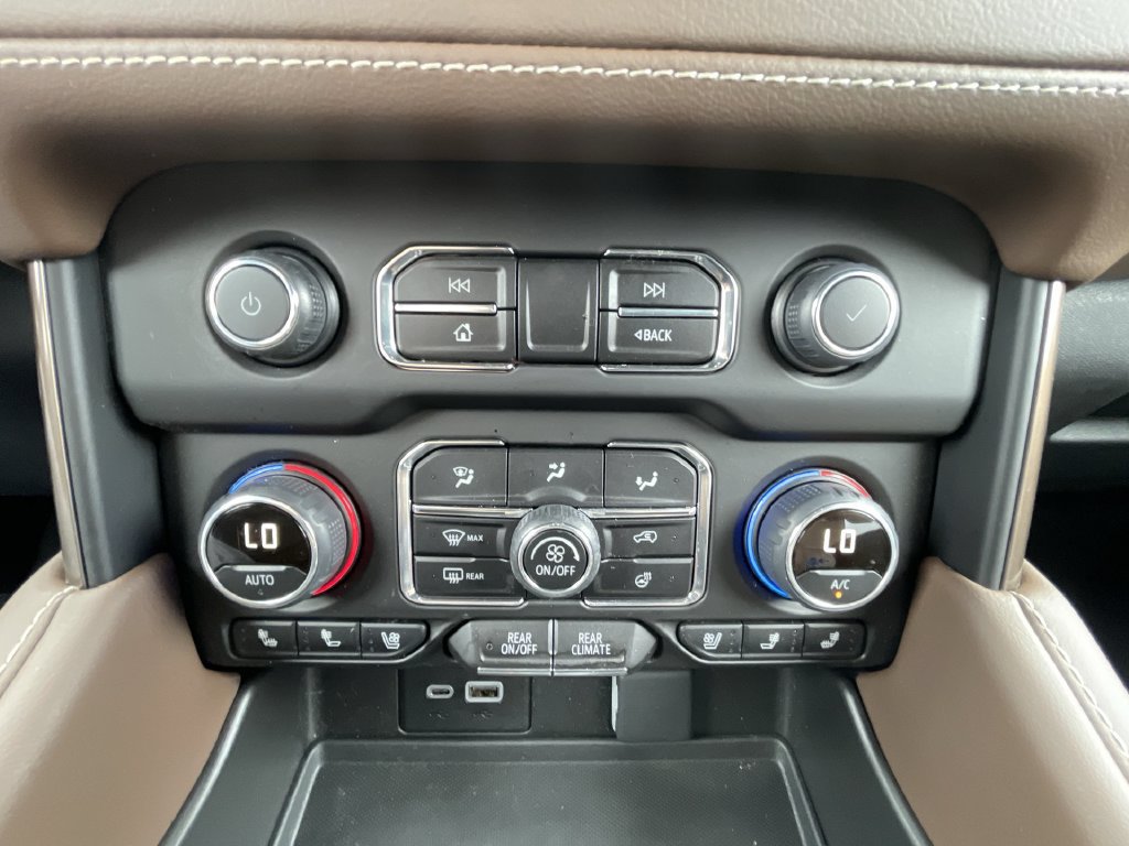 Used 2024 Chevrolet Suburban High Country w/ Advanced Technology Package AWD/4WD image 36