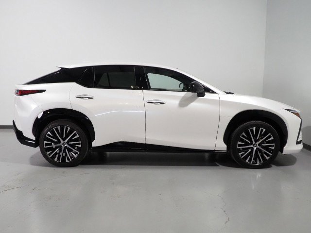 Used 2023 Lexus RZ 450e Luxury w/ Accessory Package (Z1) image 5