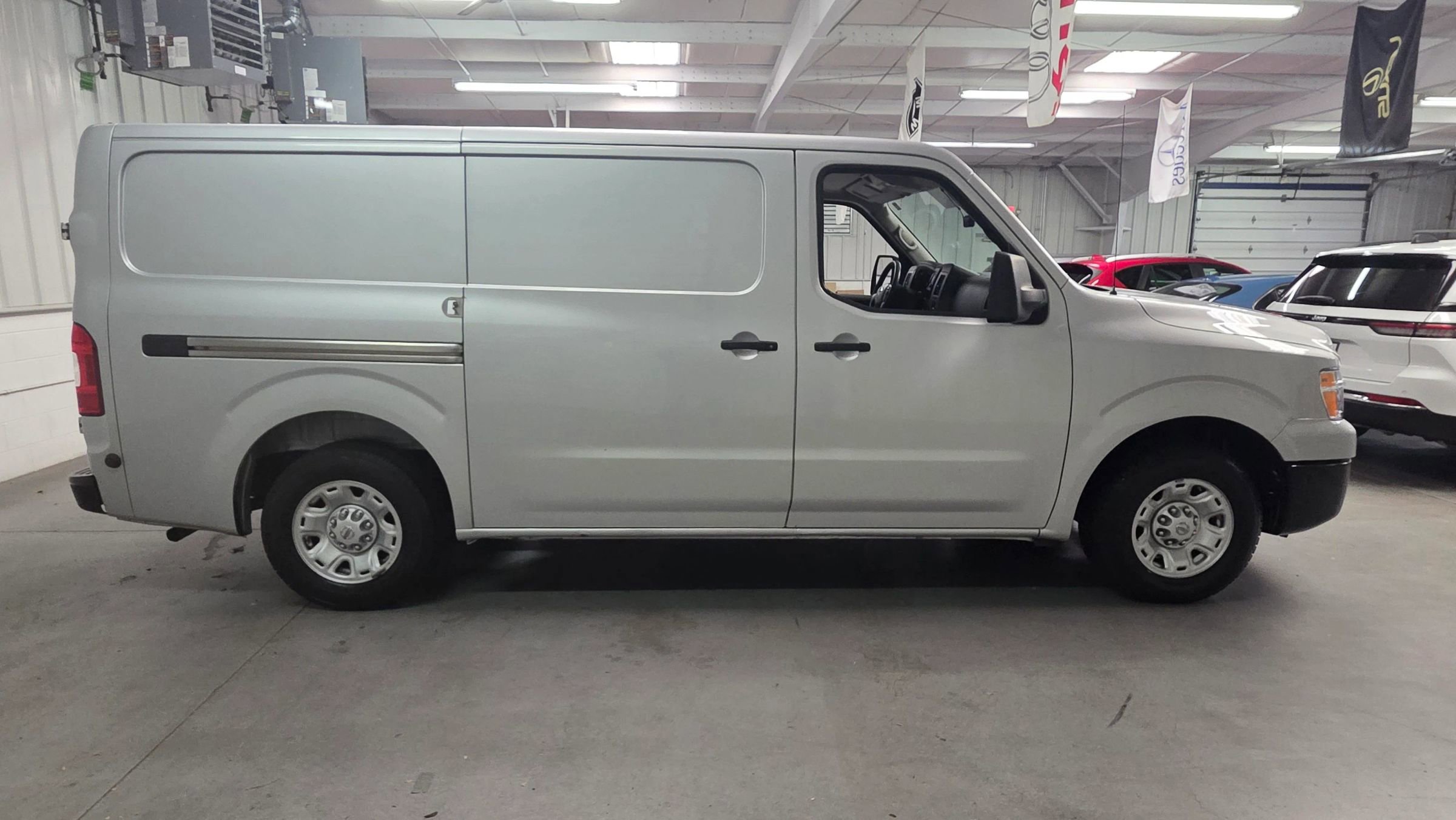 Used 2018 Nissan NV 2500 SV w/ Navigation Package image 9