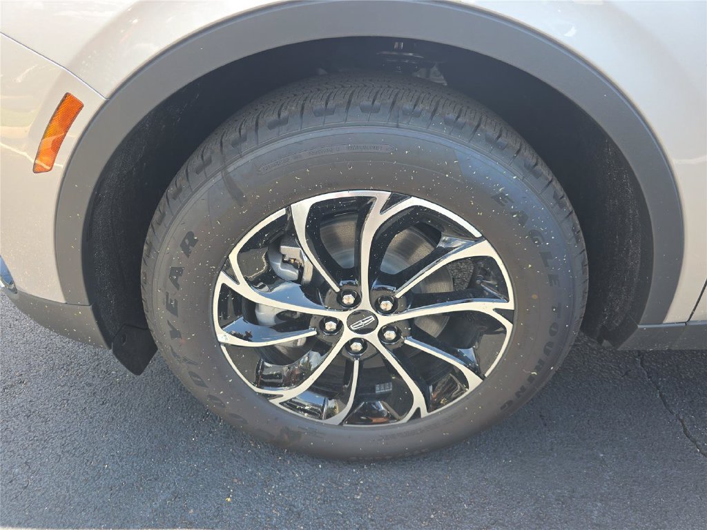 New 2026 Lincoln Nautilus Premier AWD/4WD image 25