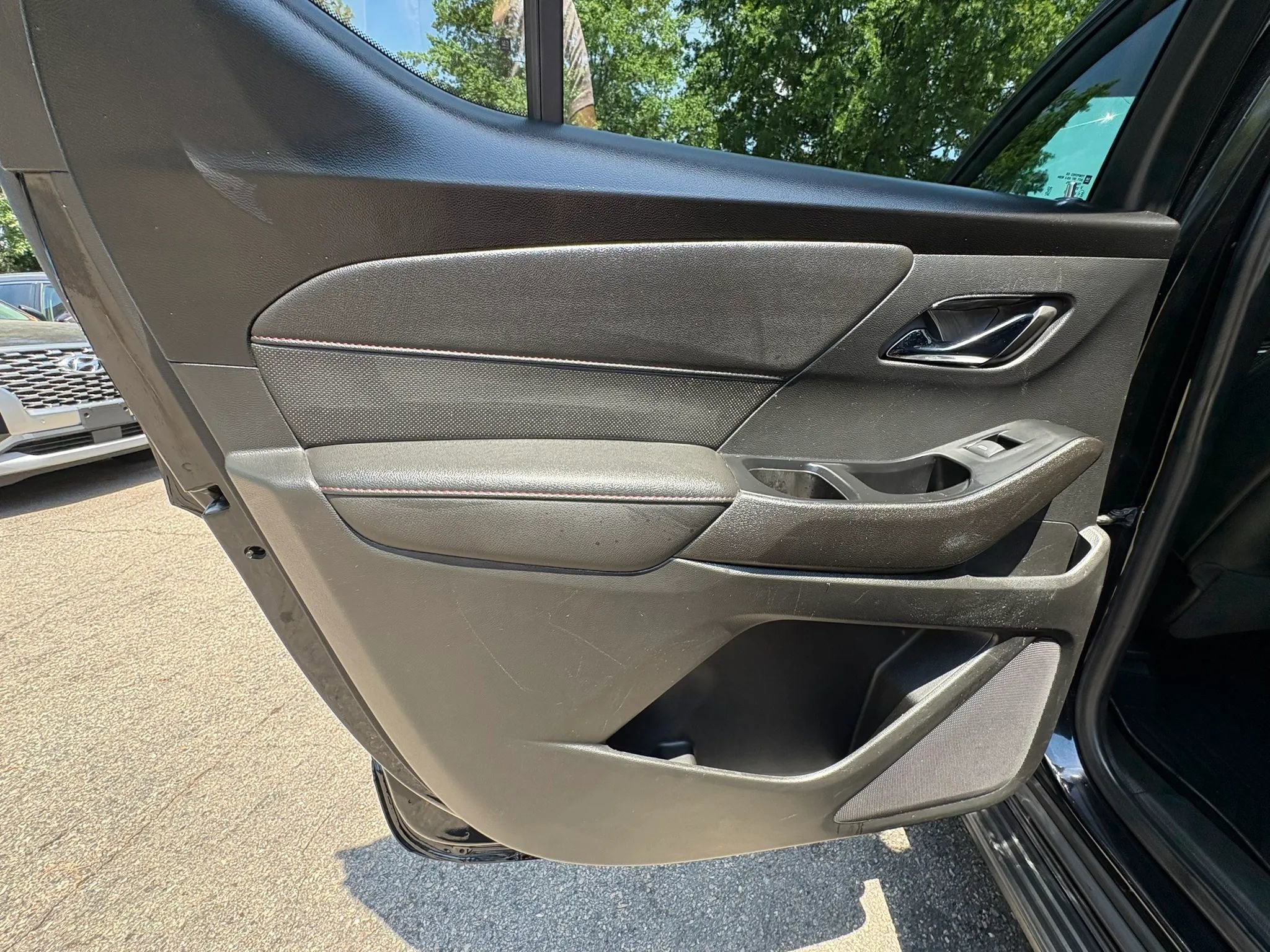 Used 2022 Chevrolet Traverse RS w/ LPO, 'HIT The Road' Package FWD image 30