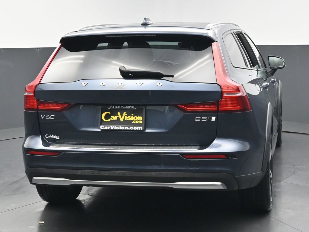 Used 2023 Volvo V60 B5 Cross Country Plus w/ Climate Package image 4