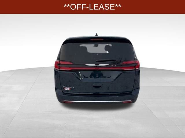 Used 2024 Chrysler Pacifica Touring image 6