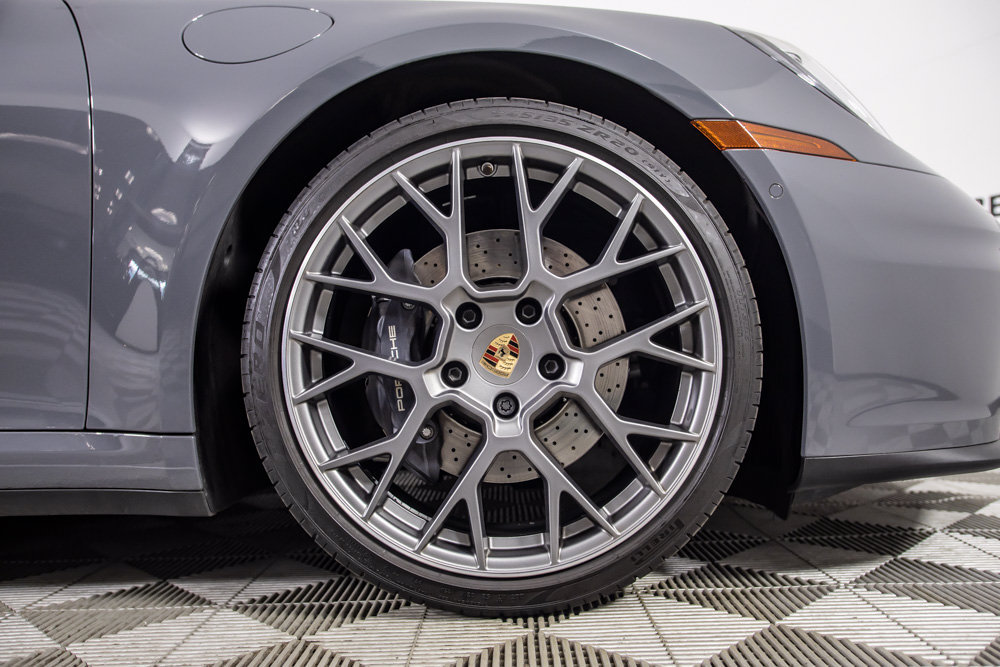 Used 2025 Porsche 911 Carrera RWD image 39