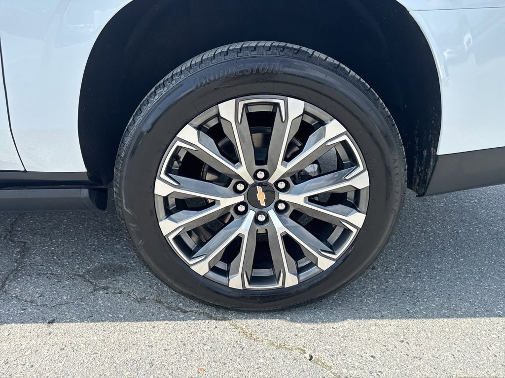 Used 2026 Chevrolet Suburban High Country AWD/4WD image 34