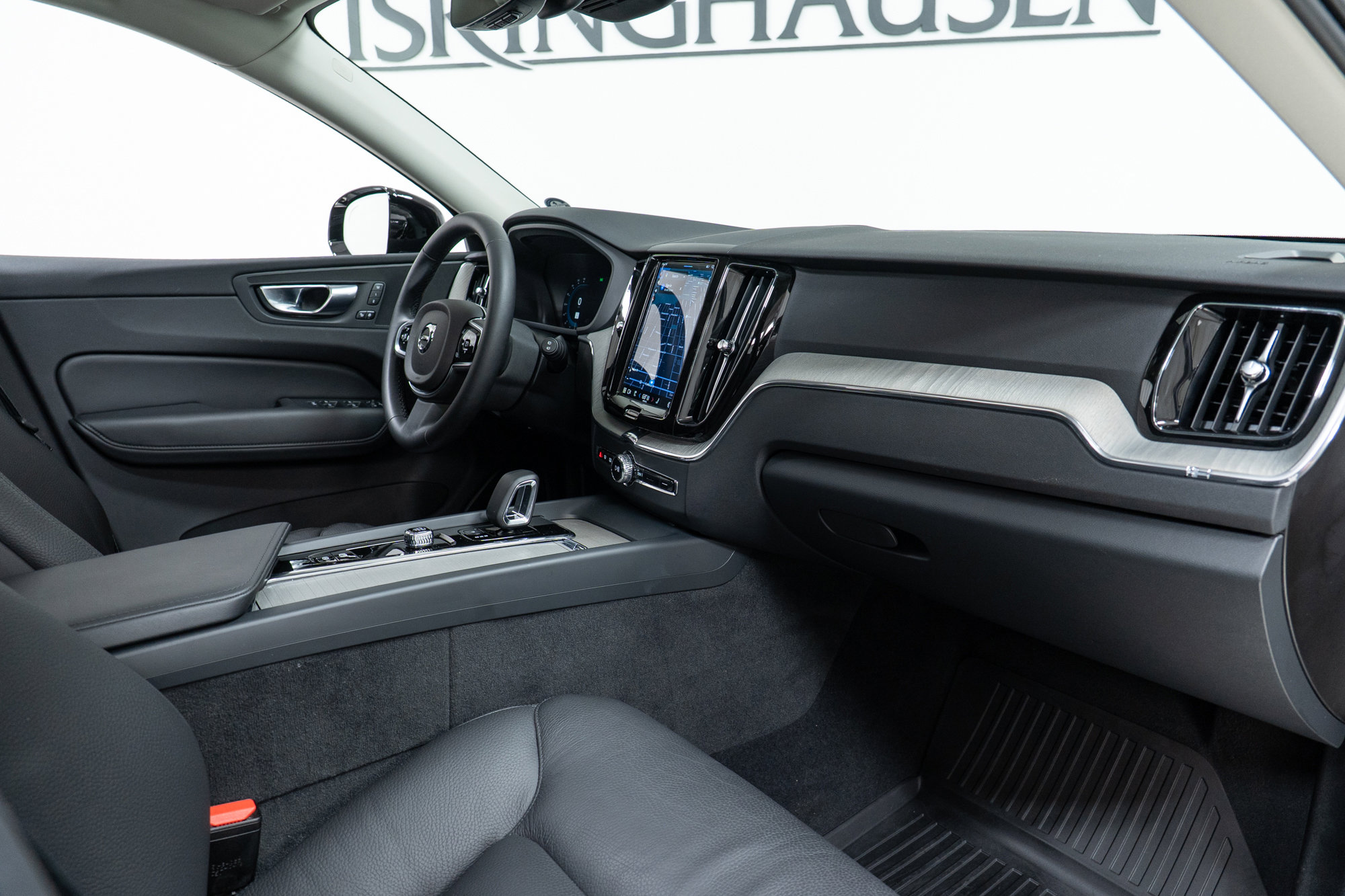 Used 2025 Volvo XC60 T8 Plus w/ Climate Package image 21