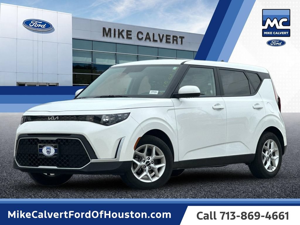 Used 2025 Kia Soul LX w/ LX Technology Package FWD image 1
