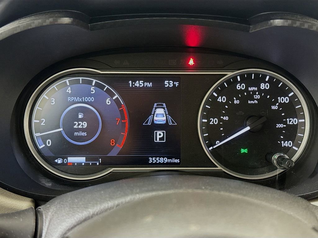 Used 2021 Nissan Versa SV w/ Electronics Package image 11