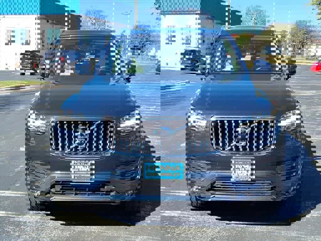 Used 2020 Volvo XC90 T6 Momentum w/ Protection Package Premier image 2