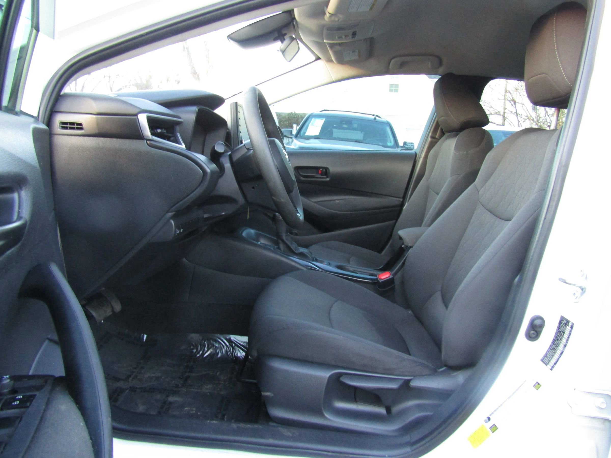 Used 2022 Toyota Corolla LE image 9