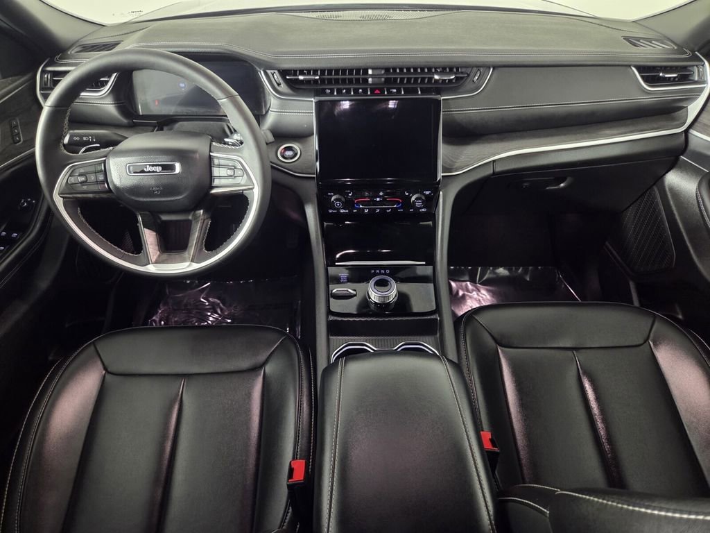 Certified 2025 Jeep Grand Cherokee Limited w/ MOPAR Finishing Package AWD/4WD image 29