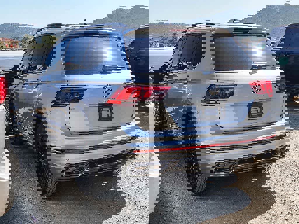 Used 2022 Volkswagen Tiguan SE R-Line image 12