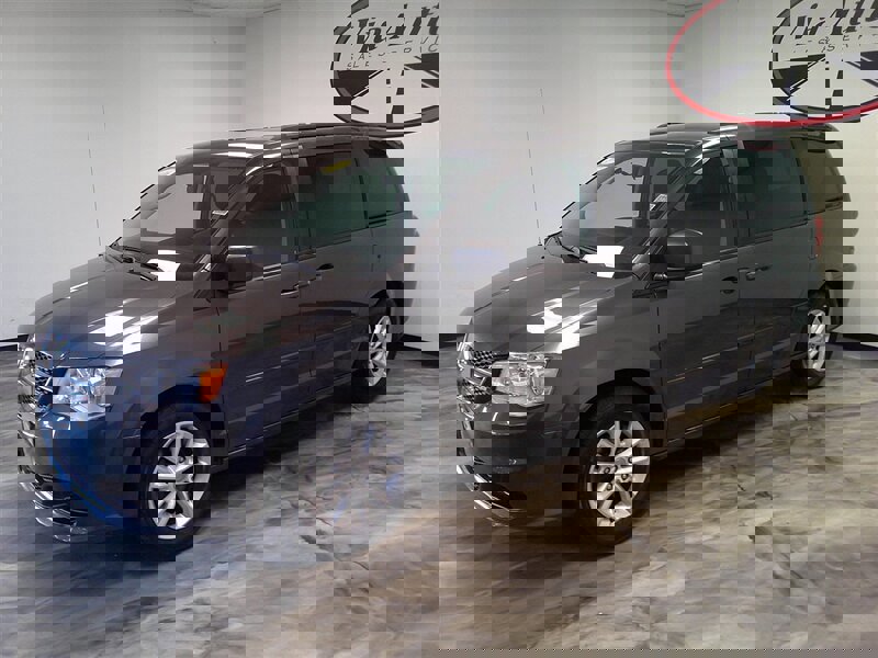 Used 2016 Dodge Grand Caravan SXT w/ Rear Park Assist Package image 4