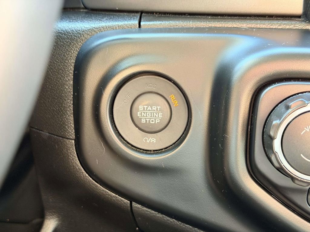 Used 2023 Jeep Gladiator Willys image 9