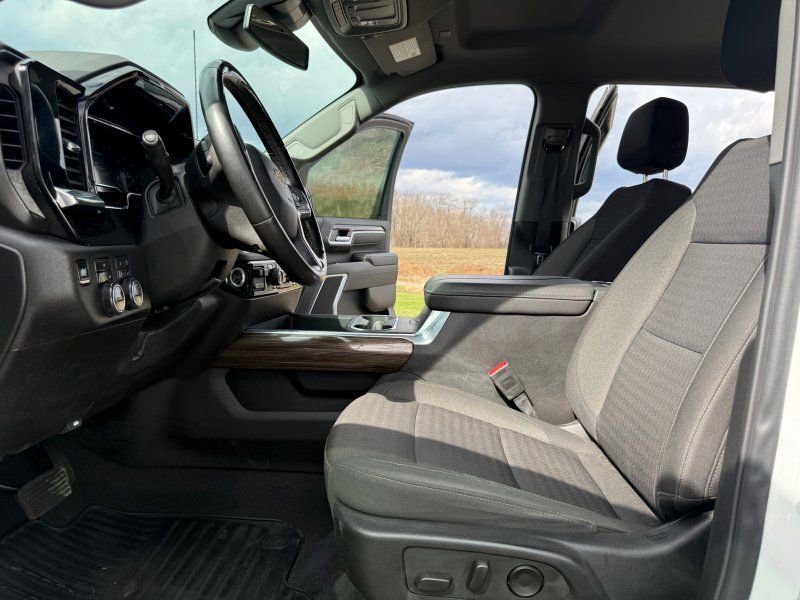 Used 2025 Chevrolet Silverado 2500 LT w/ Z71 Chrome Sport Edition AWD/4WD image 15