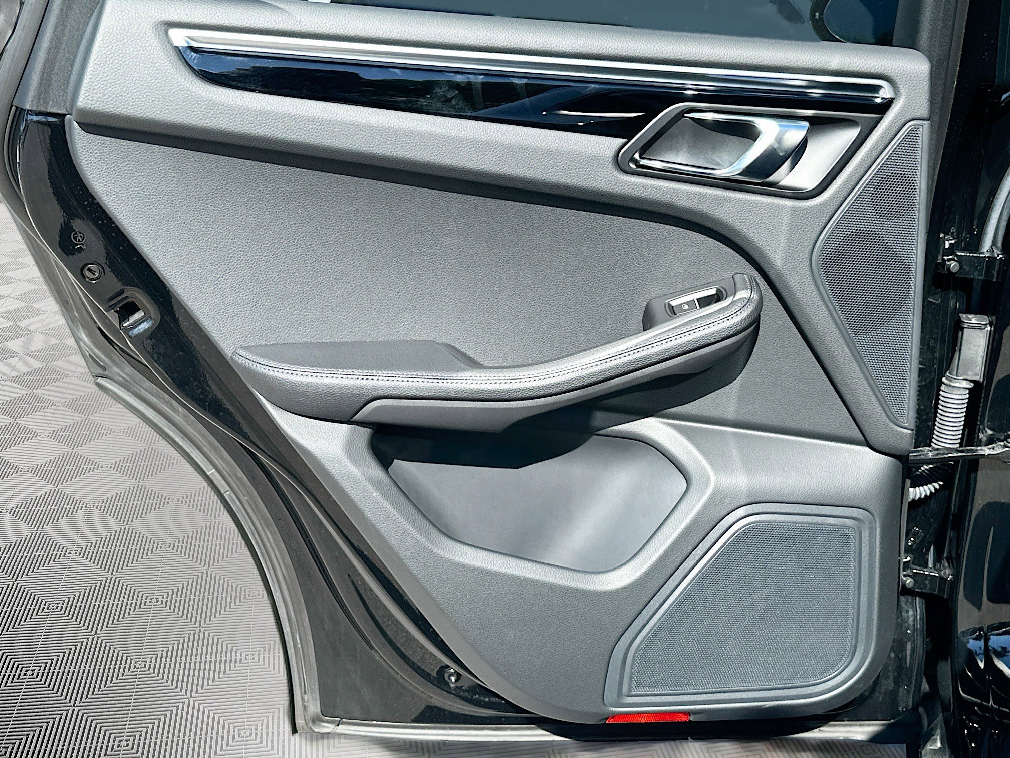 Used 2024 Porsche Macan image 27