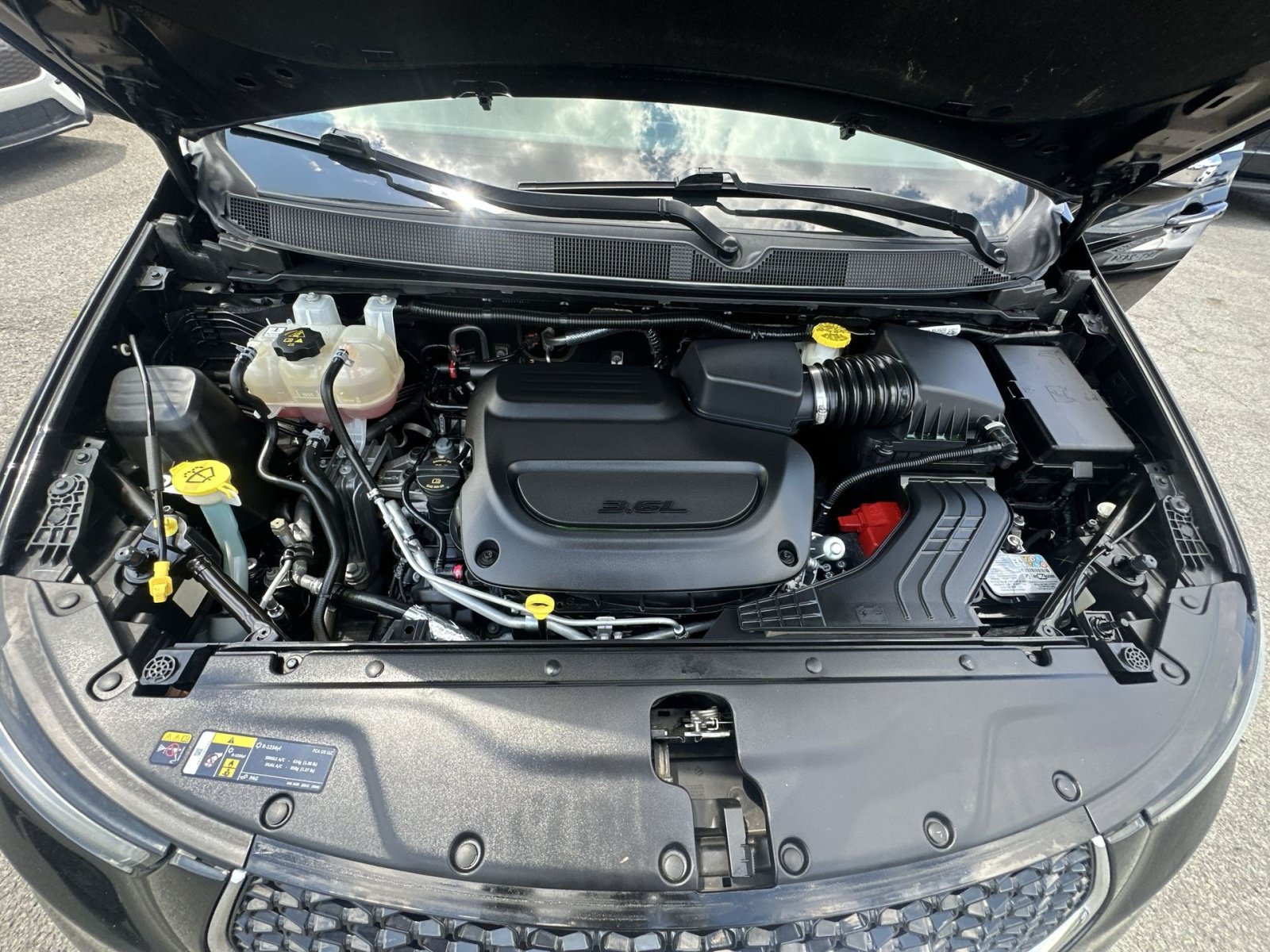 Used 2023 Chrysler Pacifica Limited w/ Uconnect Theater Family Group AWD/4WD image 46