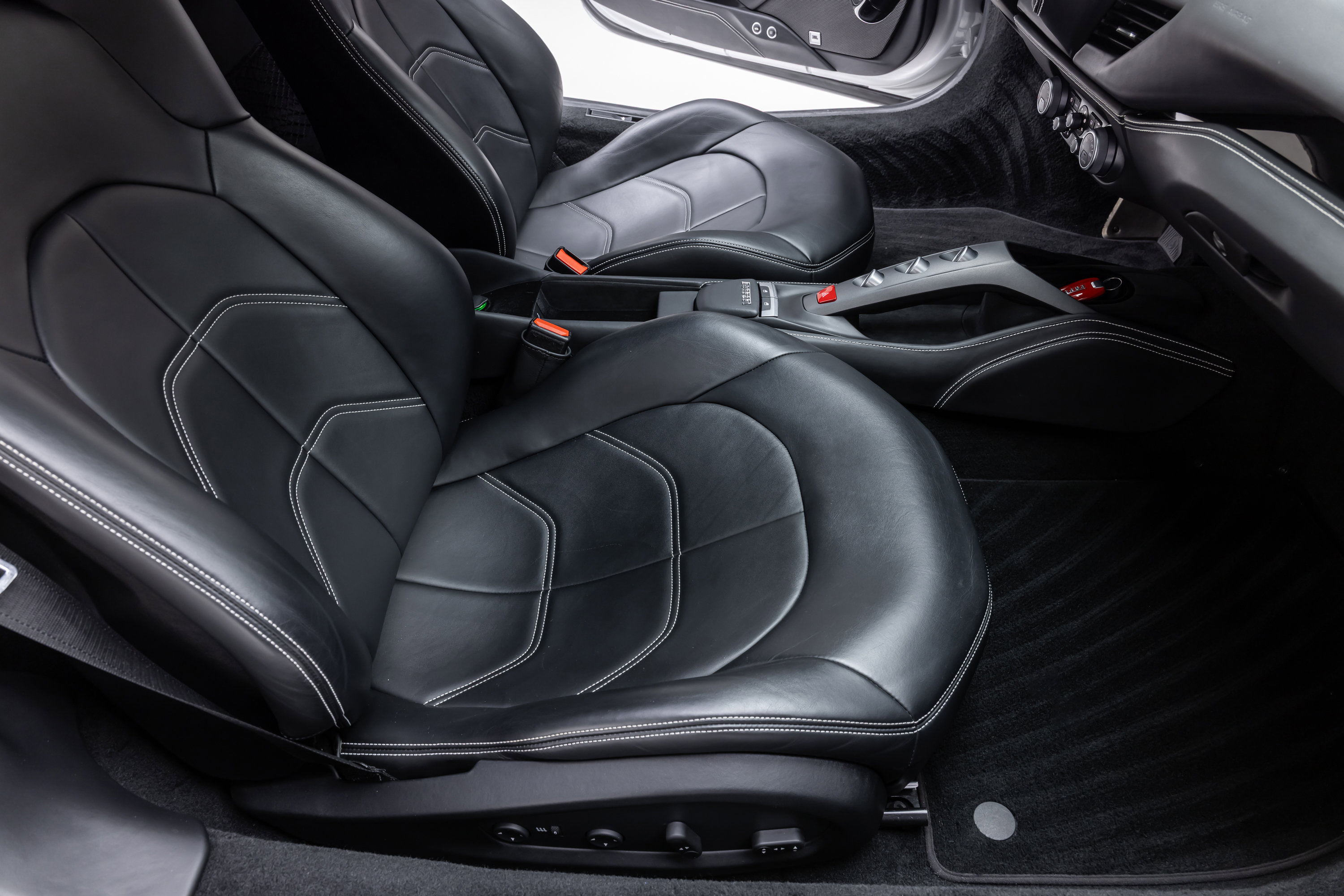 Certified 2018 Ferrari 488 GTB RWD image 42