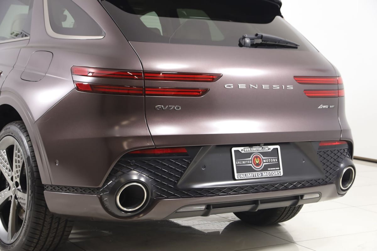 Used 2023 Genesis GV70 3.5T Sport w/ Sport Prestige Package AWD/4WD image 26
