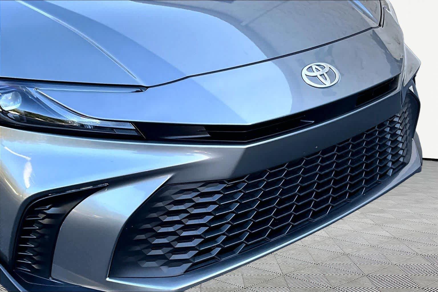 Used 2025 Toyota Camry SE w/ Multimedia Upgrade Package FWD image 30