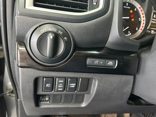 Used 2018 Nissan Titan SL w/ Midnight Edition image 19