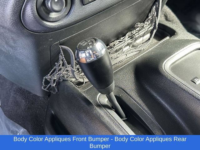 Used 2017 Jeep Wrangler Sahara w/ Connectivity Group AWD/4WD image 10