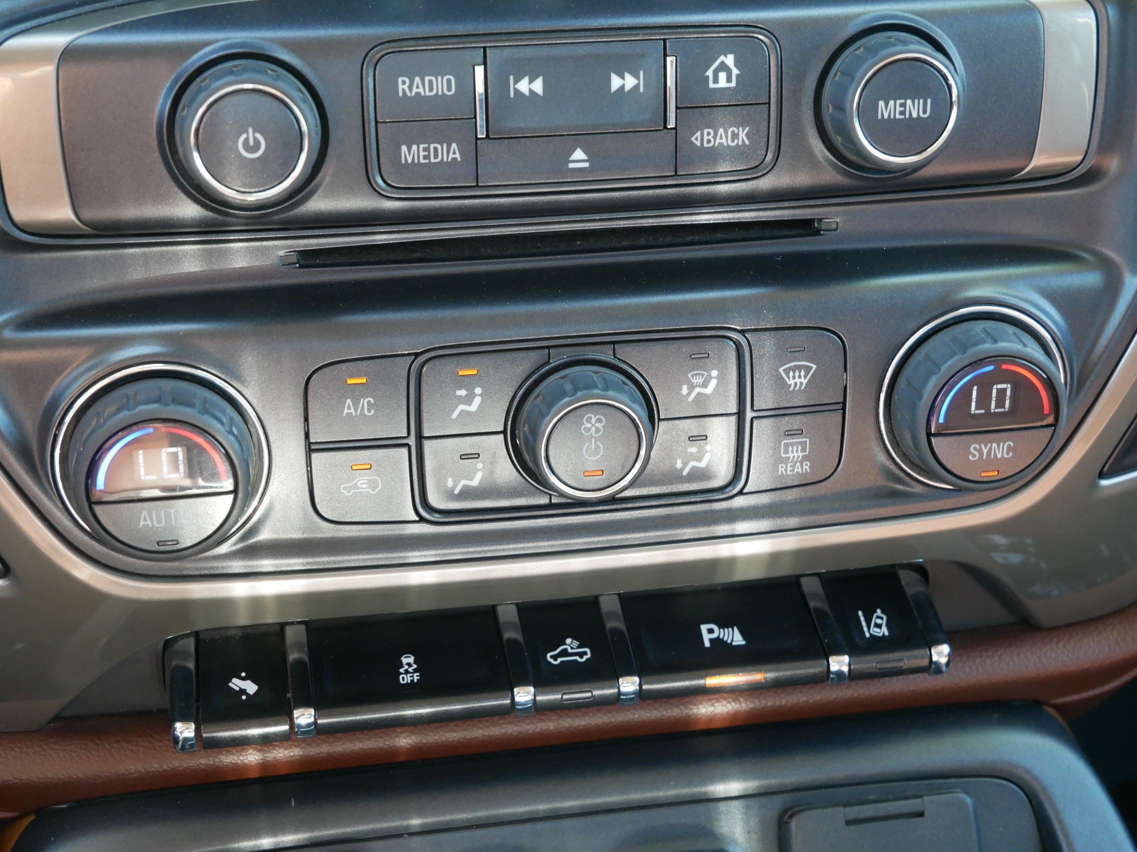 Used 2014 Chevrolet Silverado 1500 High Country w/ High Country Premium Package AWD/4WD image 23