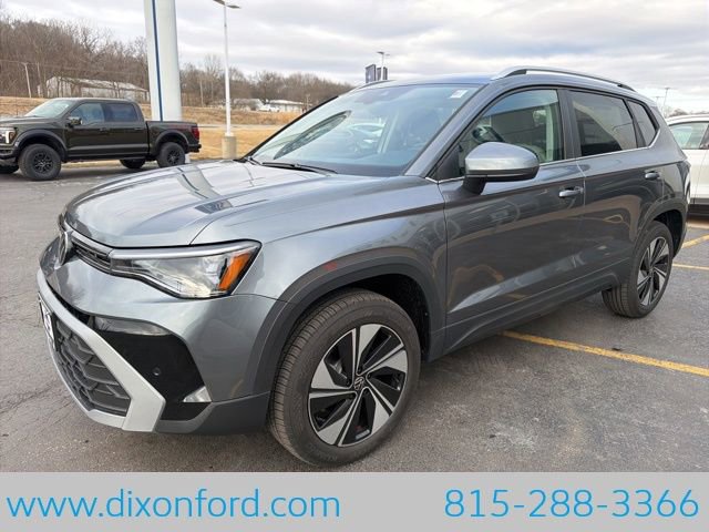 New 2026 Volkswagen Taos SE image 3