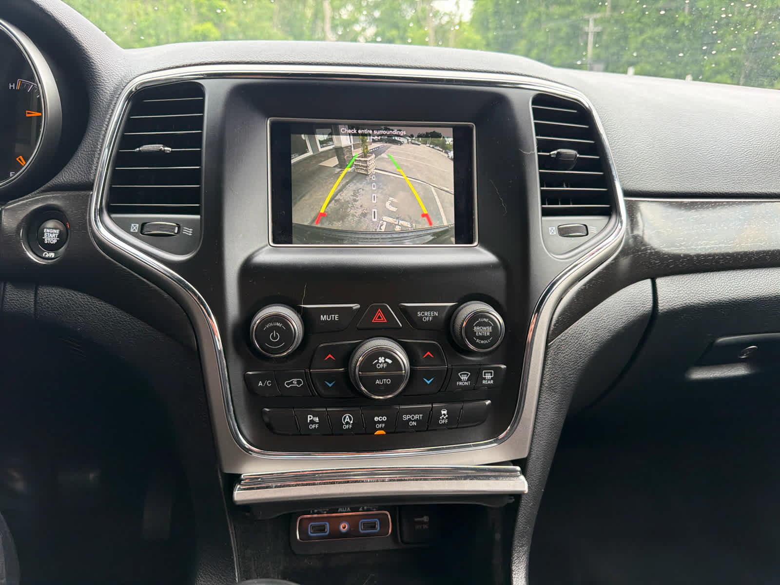 Used 2018 Jeep Grand Cherokee Laredo AWD/4WD image 22