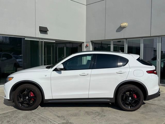 Used 2023 Alfa Romeo Stelvio Ti image 5