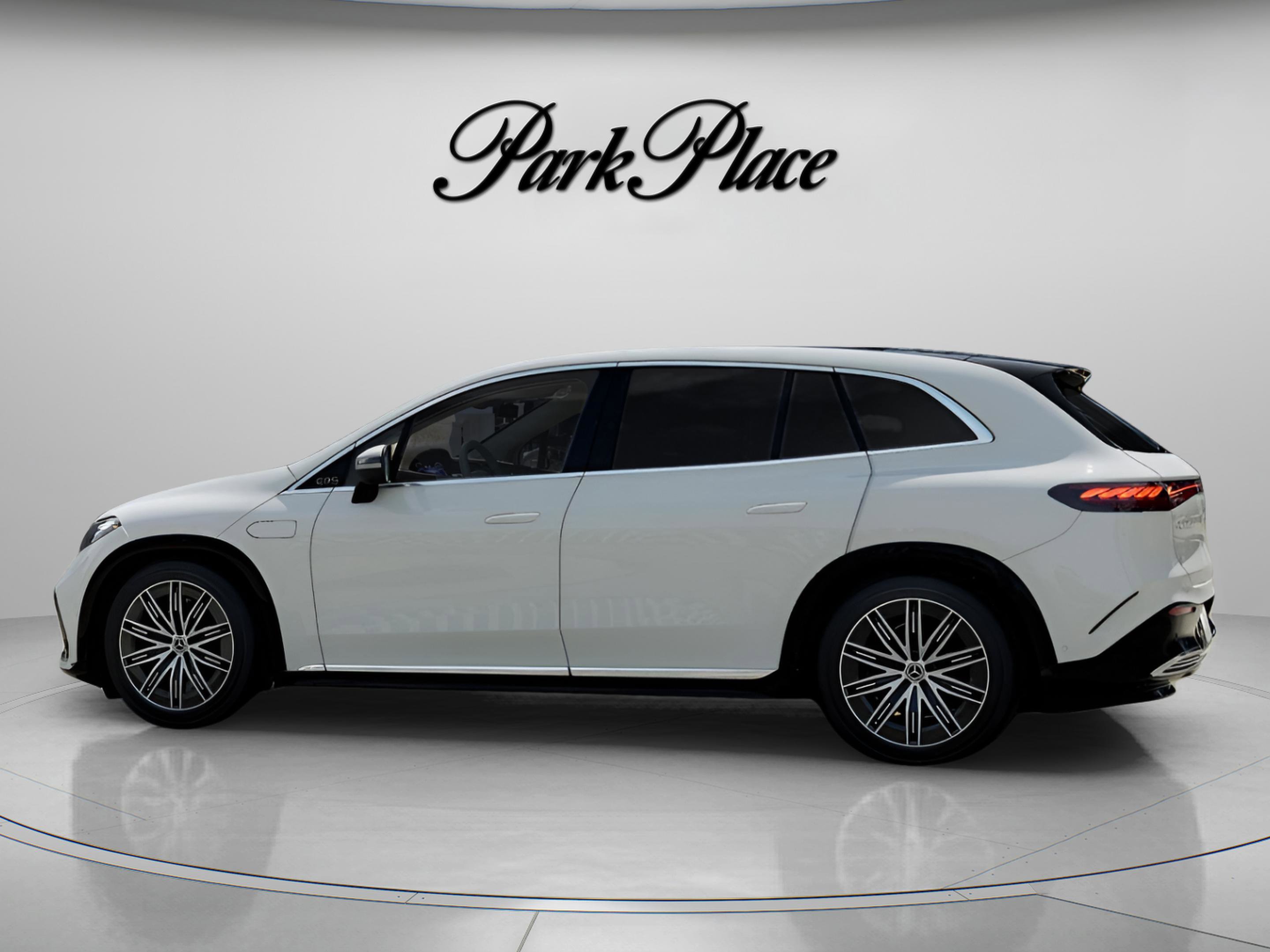 Used 2023 Mercedes-Benz EQS 580 4MATIC SUV image 9