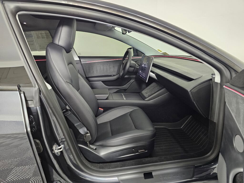 Used 2025 Tesla Model 3 Long Range image 37