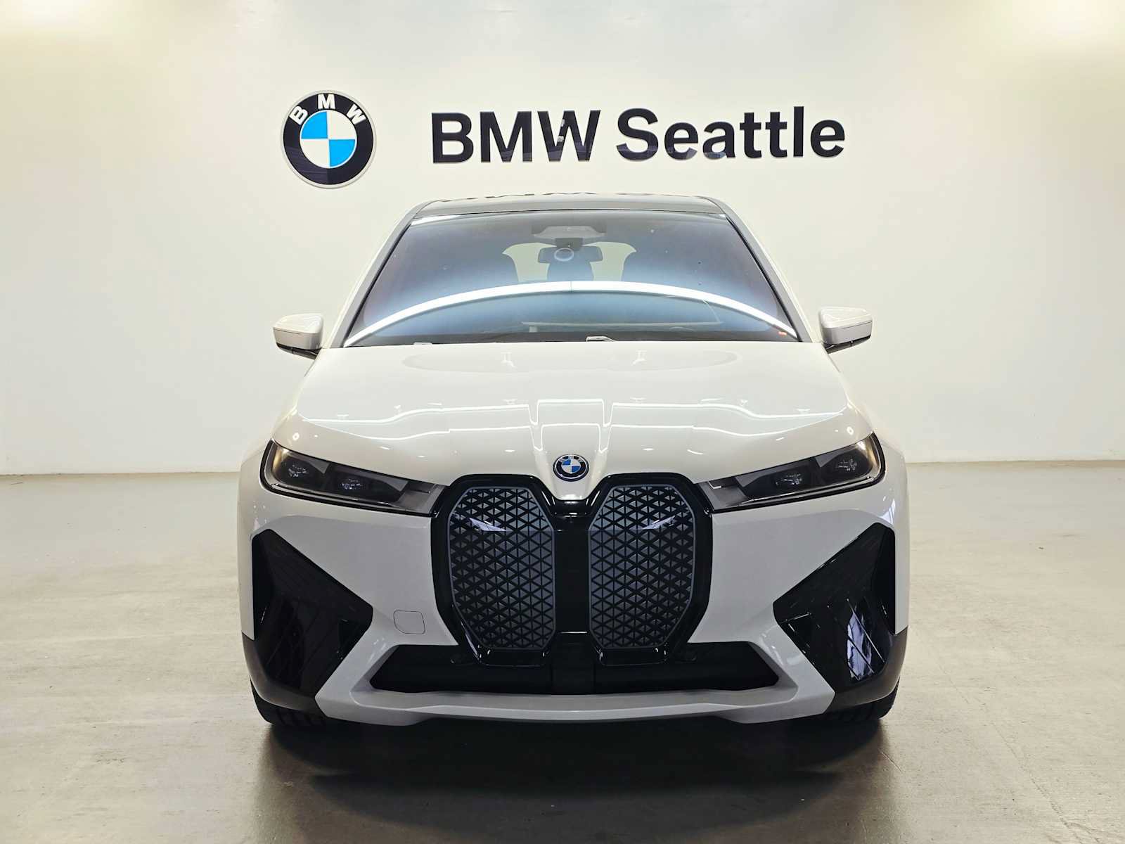 Used 2025 BMW iX xDrive50 AWD/4WD image 6