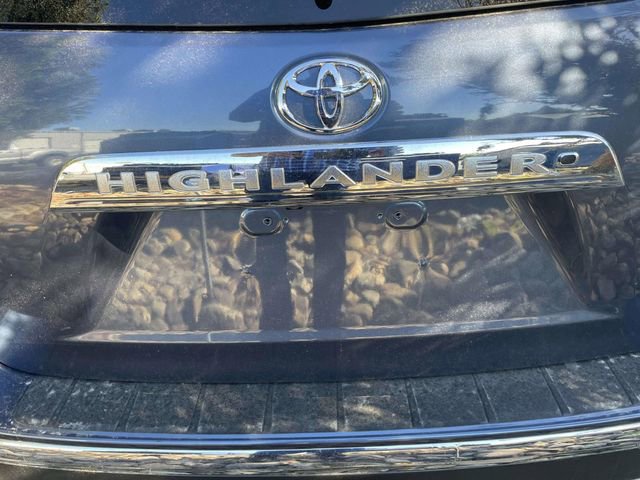Used 2012 Toyota Highlander SE w/ Tow Pkg FWD image 12
