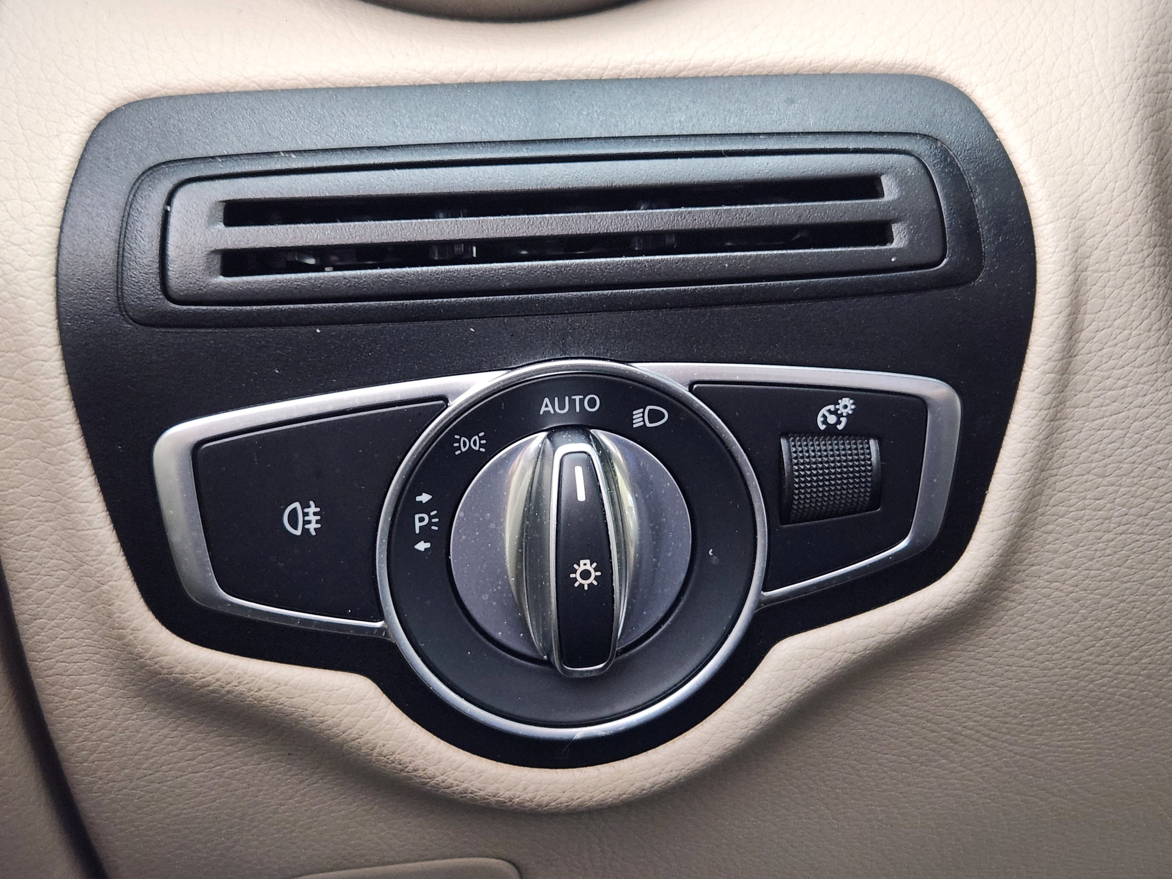 Used 2022 Mercedes-Benz GLC 300 image 27