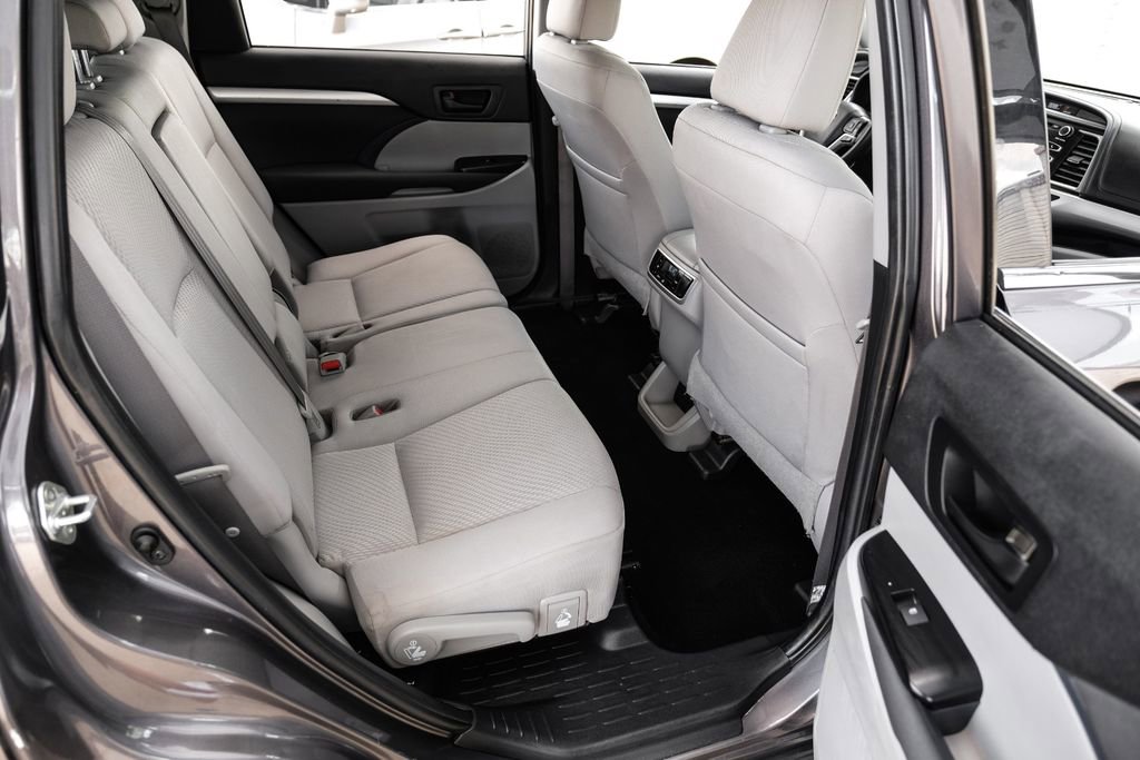 Used 2019 Toyota Highlander LE FWD image 37